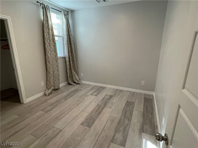 Building Photo - 600 Carriage Hill Dr