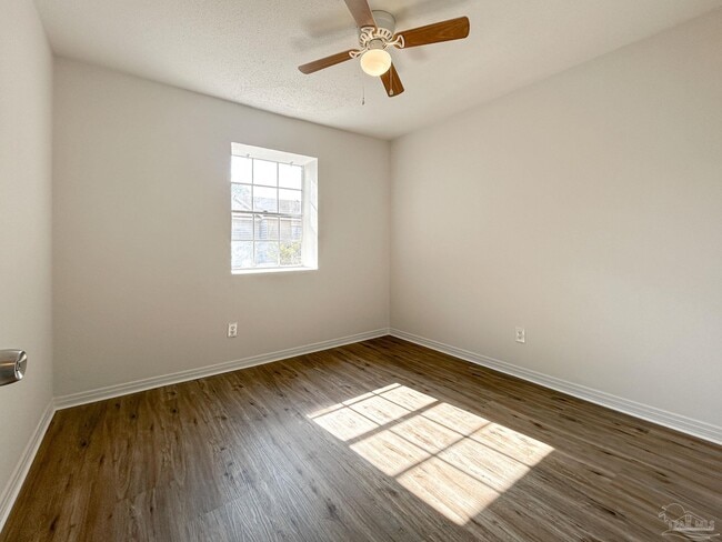 Building Photo - 2119 Langley Ave