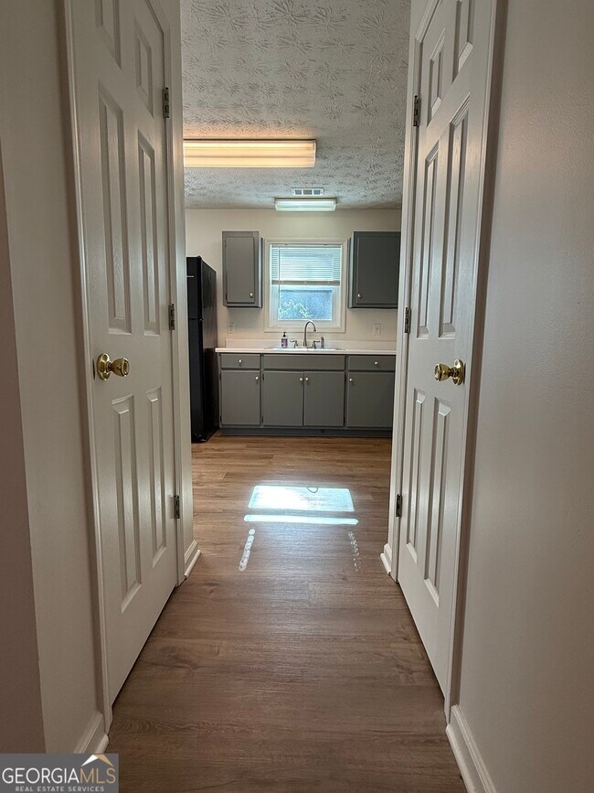 Building Photo - 160 2nd St