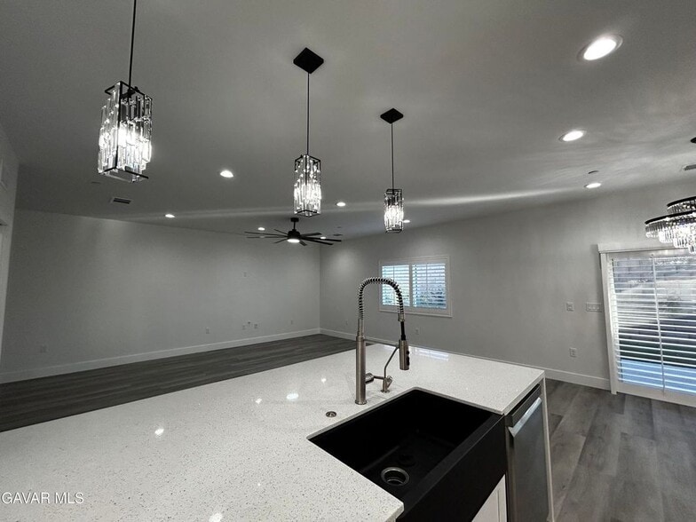 Building Photo - 3838 Balmont St