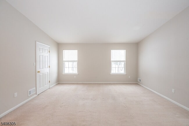 Building Photo - 63 Hickory Way