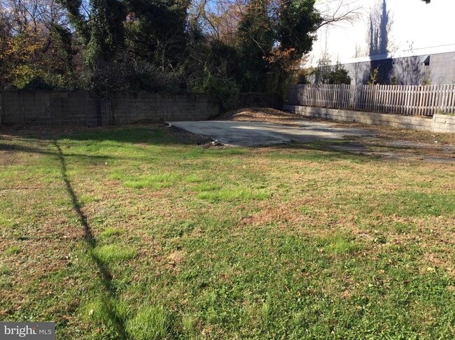 Building Photo - 1168 Romano Ave