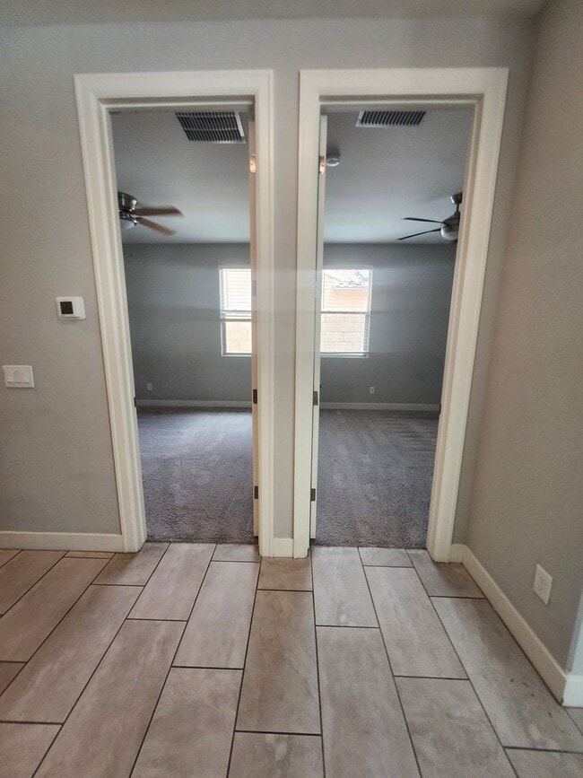 Building Photo - Single Family Home-  5 bedrooms 3 Baths