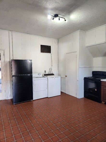 Building Photo - 459 Cherry St