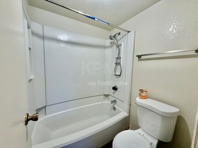 Building Photo - 1537 Pyrenees Ave