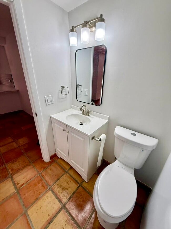 Building Photo - 2431 24th Ct