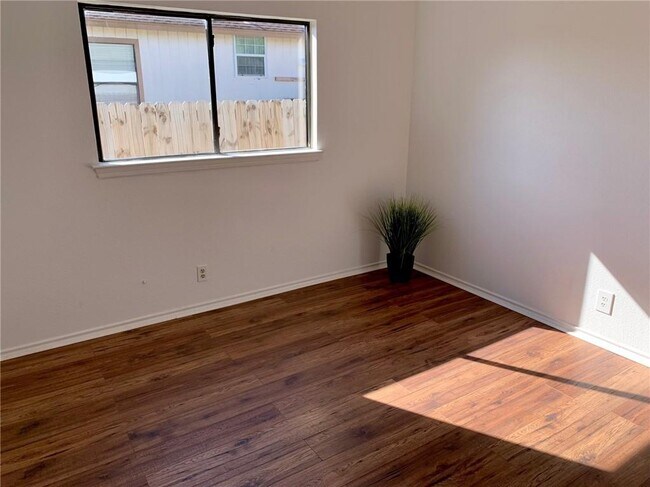 Building Photo - 2907 Donnell Dr