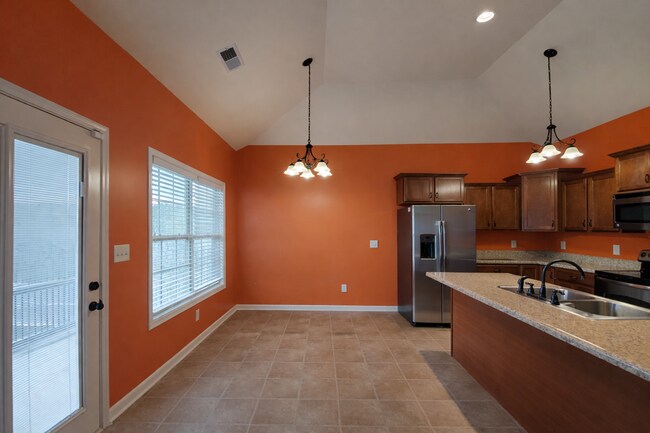 Building Photo - 3 bedroom 2 bath Gem in Hidden Springs Subdivision