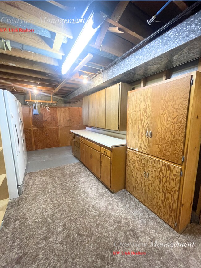 Building Photo - Charming Home with Expansive Yard in Prime Draper Location