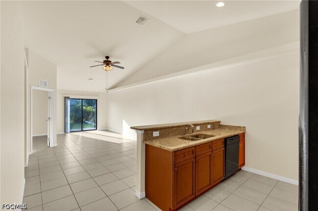 Building Photo - 4623 SW 7th Pl