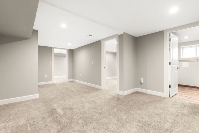 Building Photo - 8334 SE Taylor Ct