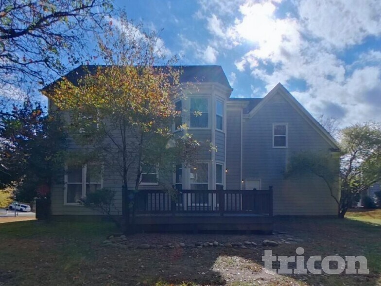 Building Photo - 713 Trailing Rock Dr