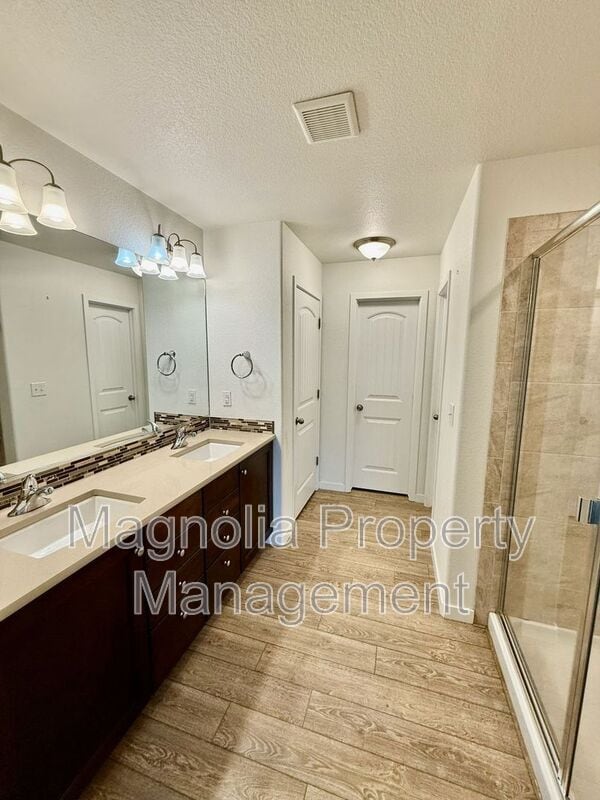 Building Photo - 3333 Bright Moon Dr