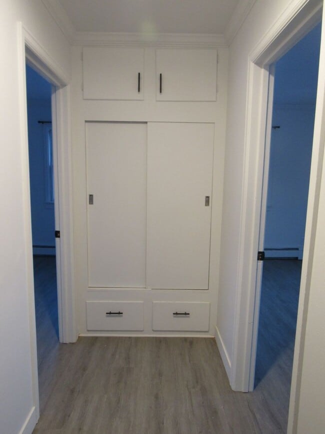 Building Photo - Updated 4 Bedroom Home! Heat Paid!