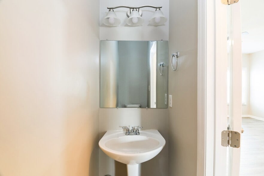 Building Photo - 8528 Neuse Hunter Dr