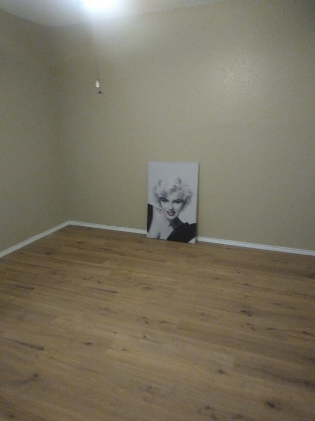 Building Photo - 415 Valley Mills Dr