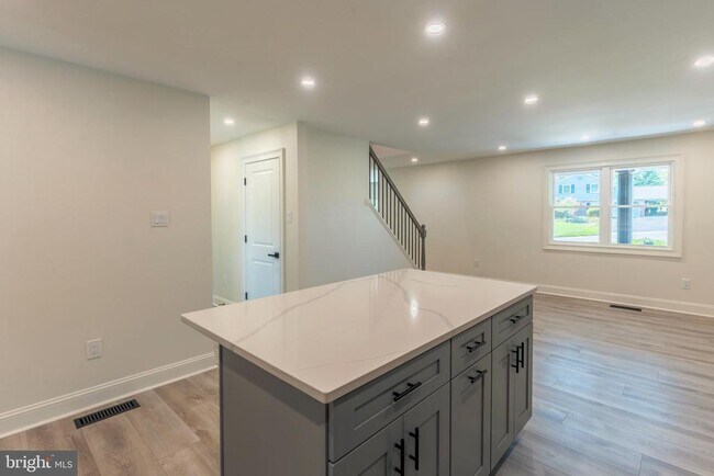 Building Photo - 248 Penncrest Dr