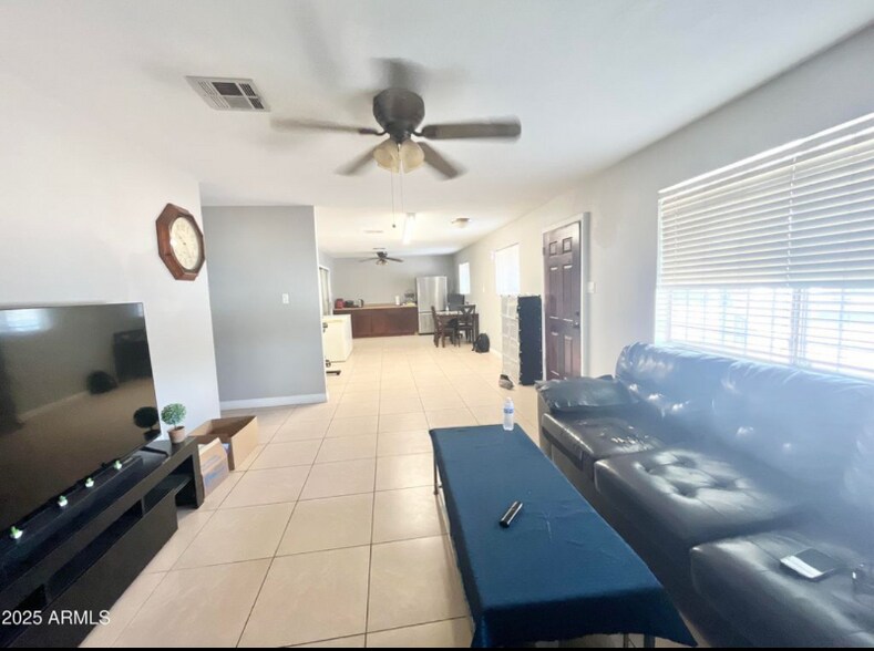 Building Photo - 2819 N 48th Ln