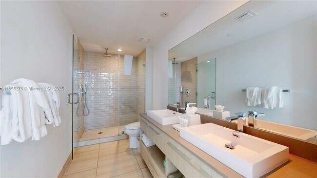 Building Photo - 4010 S Ocean Dr