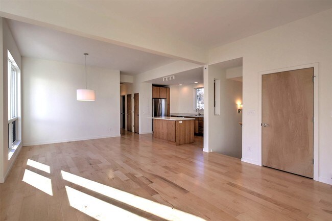 Building Photo - 1130 E High St