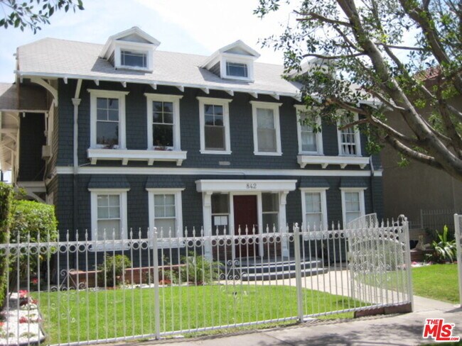 Building Photo - 842 S Berendo St