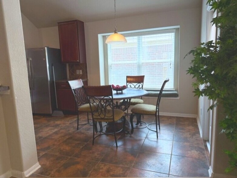 Building Photo - 1330 Yucca Mountain Dr