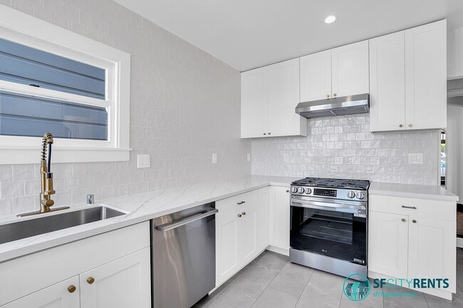 Building Photo - West Portal: Newly Remodeled Detached Sing...