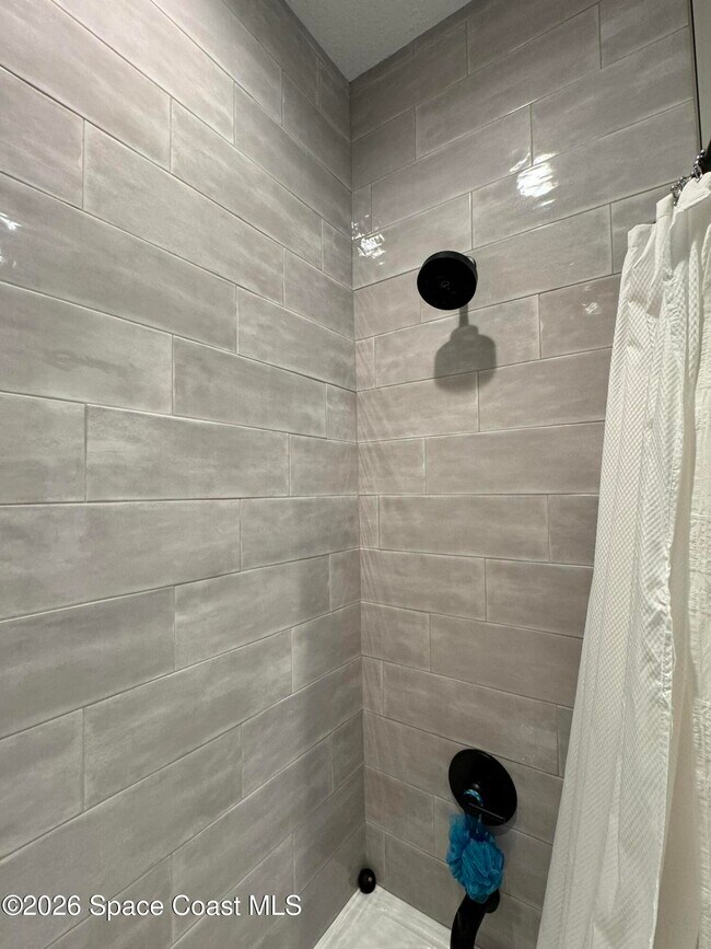 Building Photo - 223 6th Ave