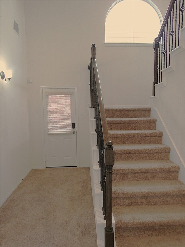 Building Photo - 17043 Amarose Dr