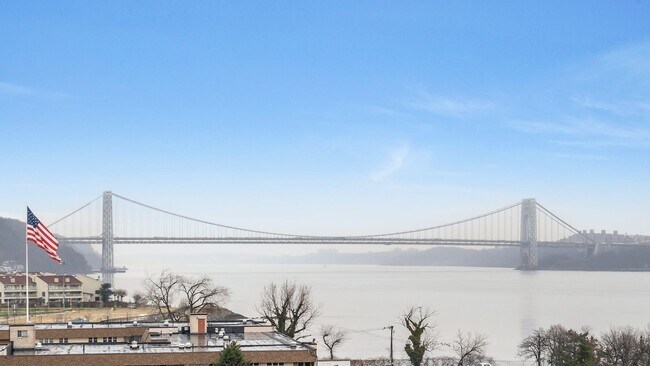 Building Photo - 1055 River Rd