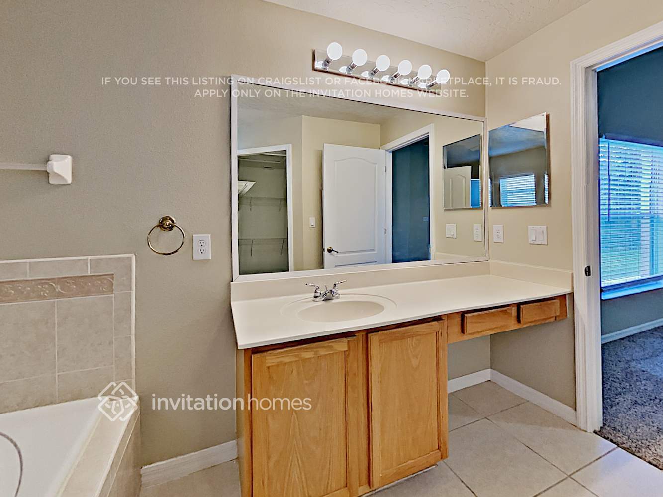 Building Photo - 8071 Kingswood Way
