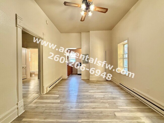 Building Photo - 110 S Cowen St Exd