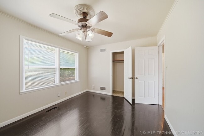 Building Photo - 805 S Cedar St