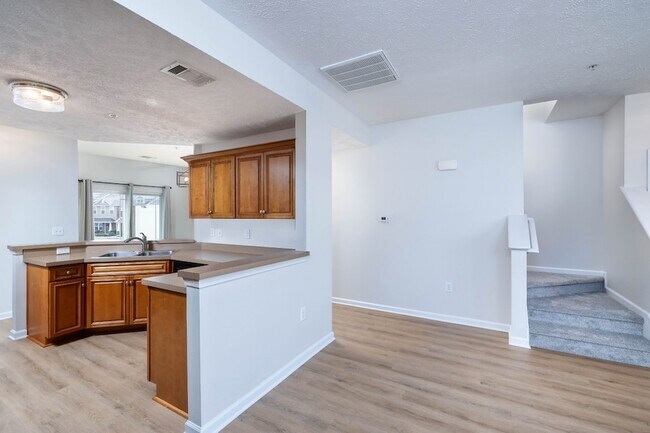 Building Photo - 1011 Somerset Springs Dr