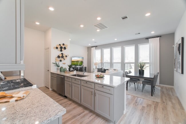 Building Photo - 438 Lake Day Dr