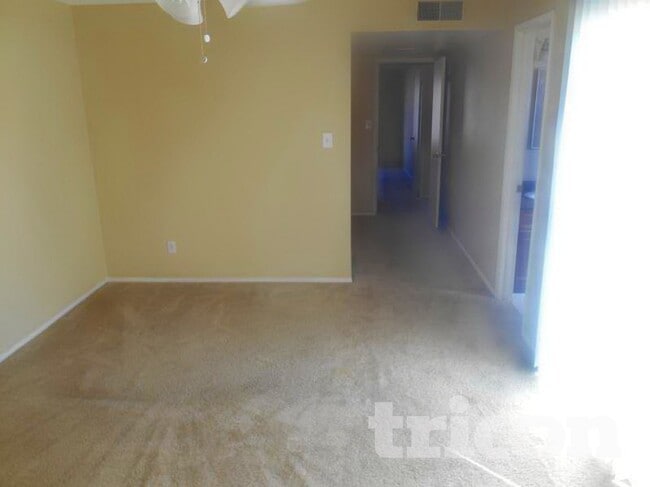 Building Photo - 3701 E Greenway Ln