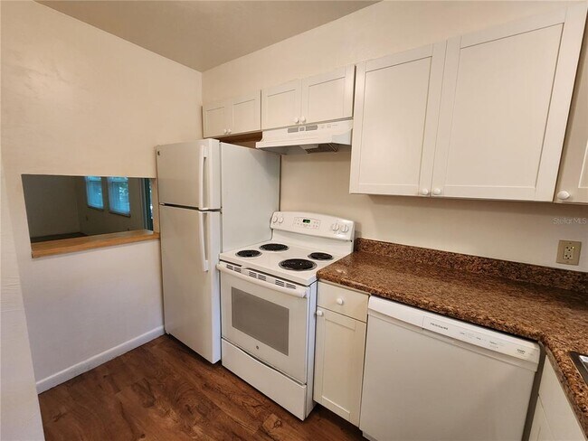 Building Photo - 208 NE 7th Pl