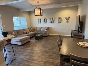 Building Photo - 2836 Papa Bear Dr