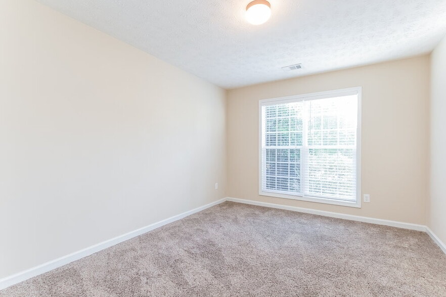 Building Photo - 670 Chapel Hill Dr SE