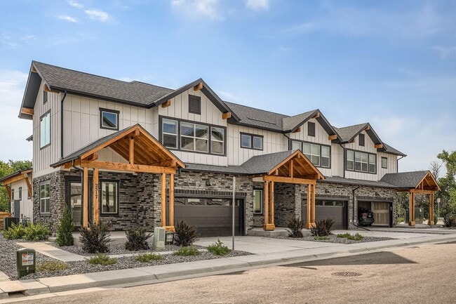 Primary Photo - 2502 Colt Wy