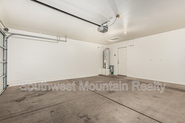 Building Photo - 1949 W Vineyard Plains Dr