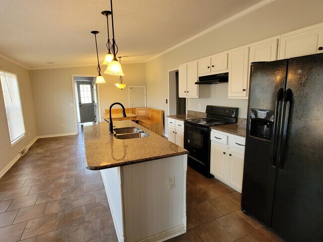Building Photo - 410 Birch Dr
