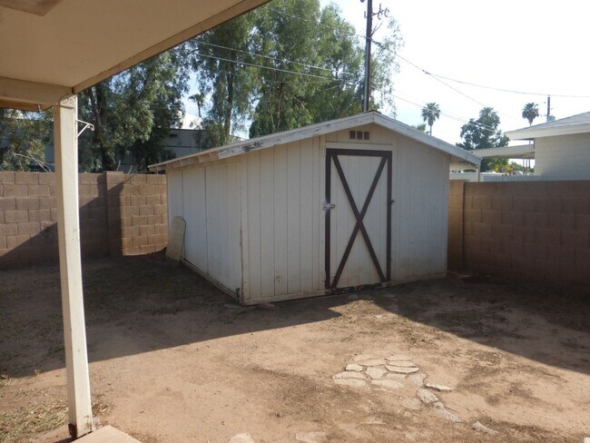 Building Photo - 4 Bedroom rental home in Tempe! Move in 10/1!