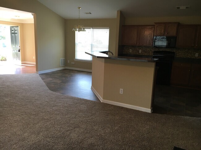 Building Photo - Beautiful 3 bedroom Home! (Updated Pictures Coming Soon)