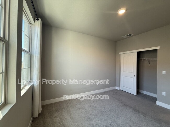 Building Photo - 5301 E Commerce Way
