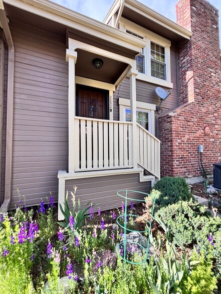 Building Photo - 2052 S Helena St