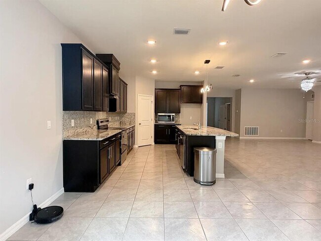 Building Photo - 535 SE 66th Terrace
