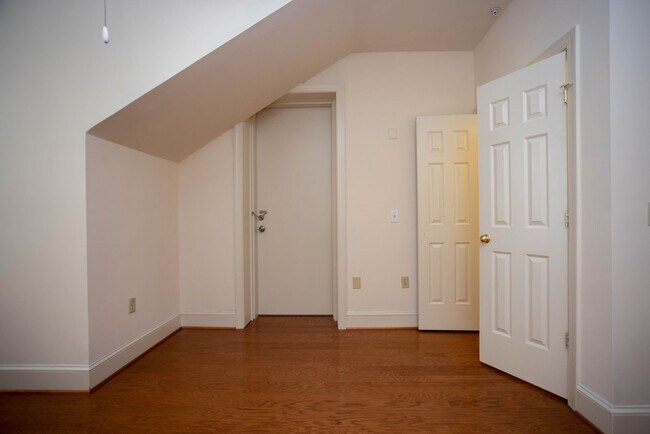 Building Photo - Leo's Path #1G