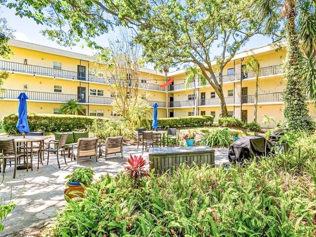 Building Photo - 11485 Oakhurst Rd