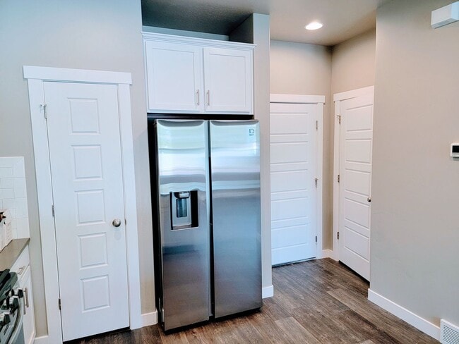 Building Photo - Gorgeous Townhome!!!